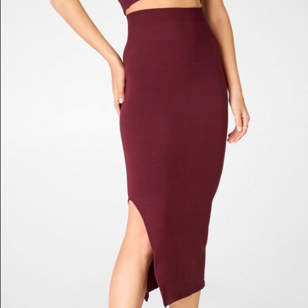 Stretchy burgundy pencil skirt w/ flattering slit
